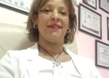 الاستاذة نعيمة الطاهري الحسني