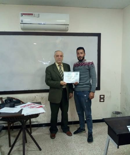 مجموعة طلاب دبلوم ادارة الموارد البشرية – مع الدكتور محمد سعد الدين بنشي