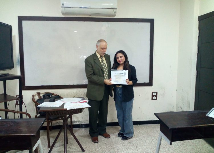 مجموعة طلاب دبلوم ادارة الموارد البشرية – مع الدكتور محمد سعد الدين بنشي